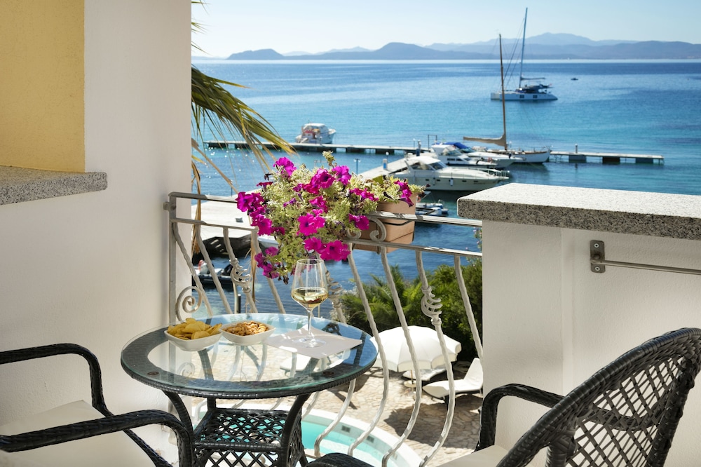 Gabbiano Azzurro Hotel & Suites — Hotel rooms in Golfo Aranci, Sardinia