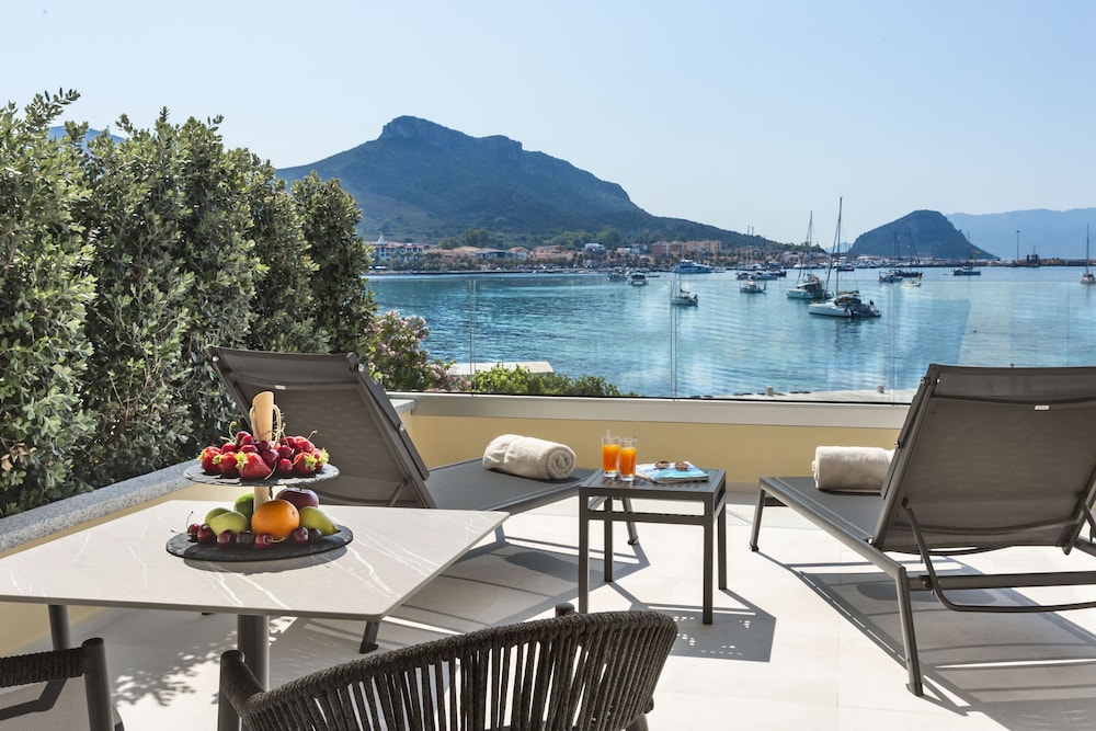 Gabbiano Azzurro Hotel & Suites — Hotel rooms in Golfo Aranci, Sardinia