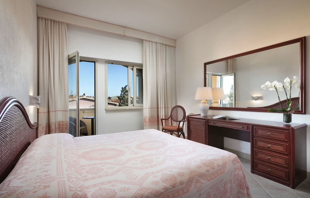 Gabbiano Azzurro Hotel & Suites — Hotel rooms in Golfo Aranci, Sardinia