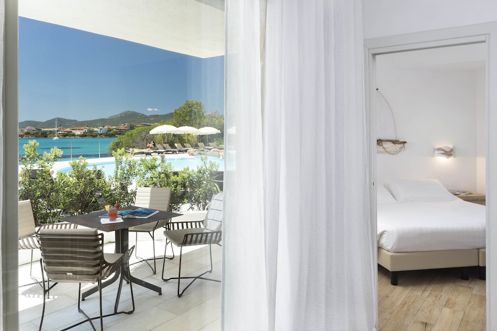 Gabbiano Azzurro Hotel & Suites — Hotel rooms in Golfo Aranci, Sardinia