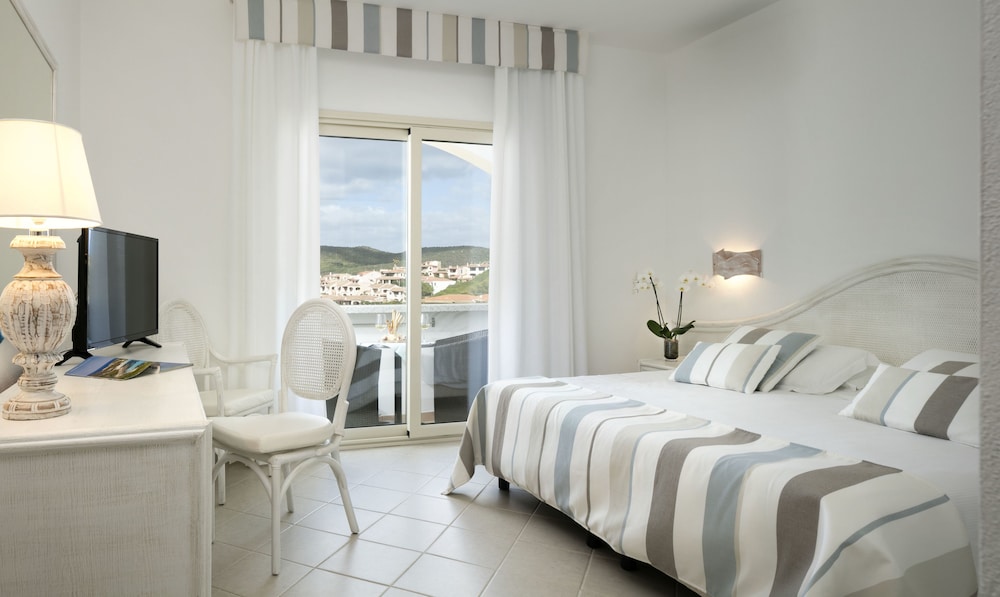 Gabbiano Azzurro Hotel & Suites — Hotel rooms in Golfo Aranci, Sardinia