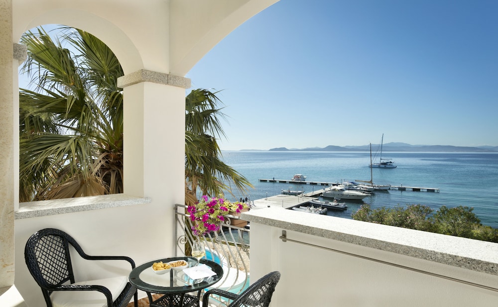 Gabbiano Azzurro Hotel & Suites — Hotel rooms in Golfo Aranci, Sardinia