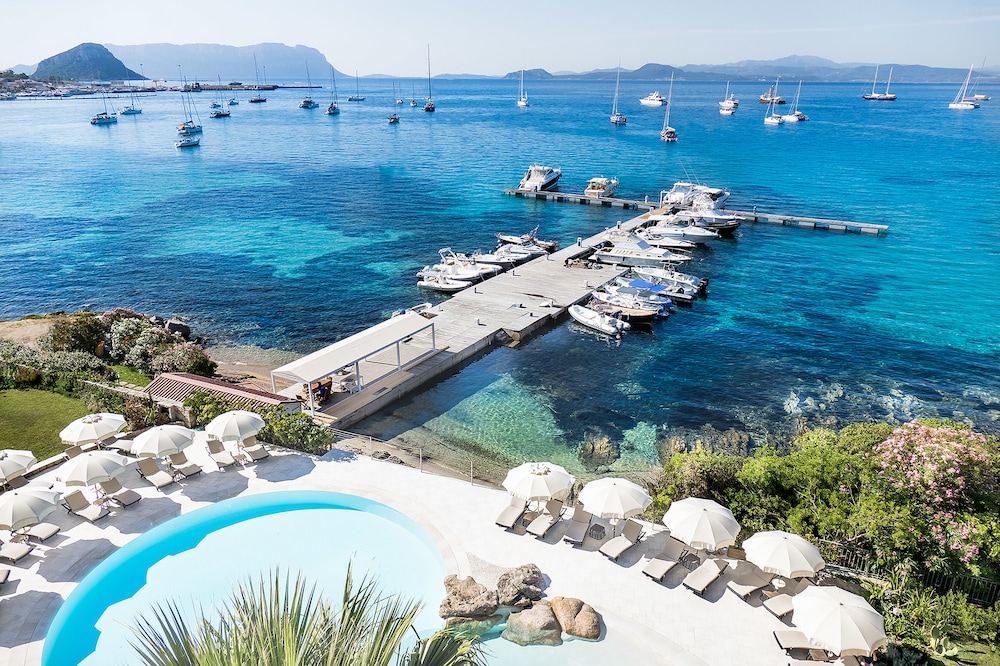 Gabbiano Azzurro Hotel & Suites — Swimming pool in Golfo Aranci, Sardinia