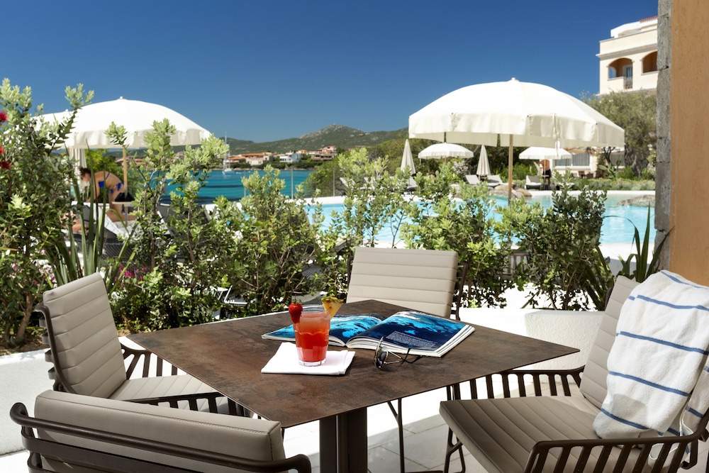 Gabbiano Azzurro Hotel & Suites — Swimming pool in Golfo Aranci, Sardinia