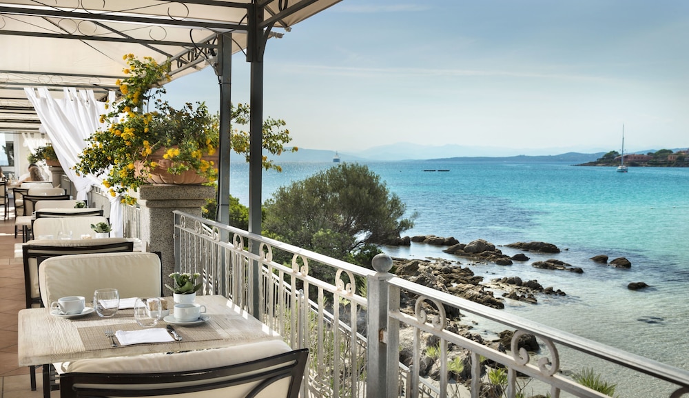 Gabbiano Azzurro Hotel & Suites — Restaurant & bars in Golfo Aranci, Sardinia