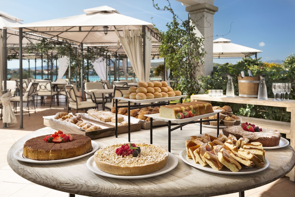 Gabbiano Azzurro Hotel & Suites — Restaurant & bars in Golfo Aranci, Sardinia