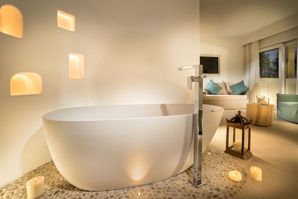 Gabbiano Azzurro Hotel & Suites — Hotel rooms in Golfo Aranci, Sardinia