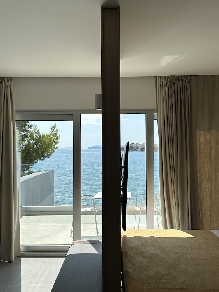 Hotel Split — Hotel rooms in Podstrana, Split-Dalmatia