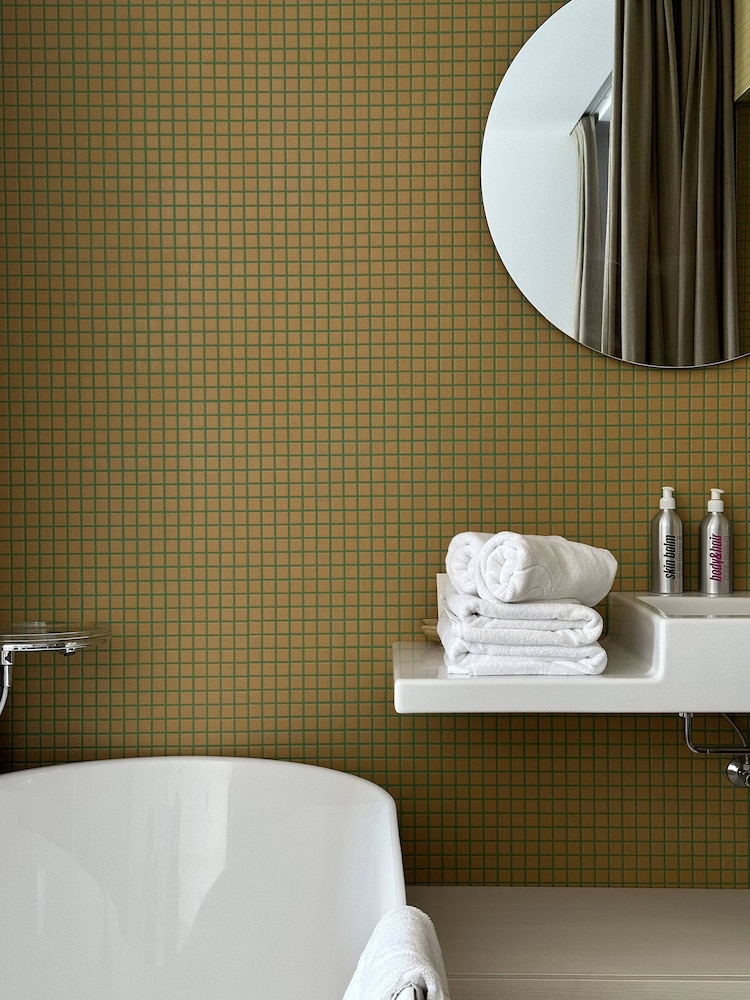 Hotel Split — Hotel rooms in Podstrana, Split-Dalmatia