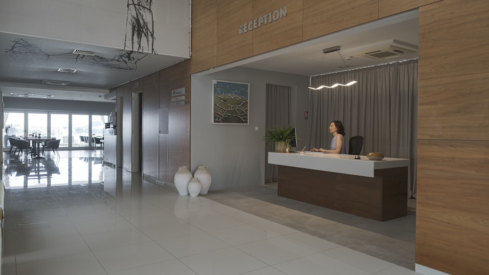 Hotel Split — Hotel building in Podstrana, Split-Dalmatia