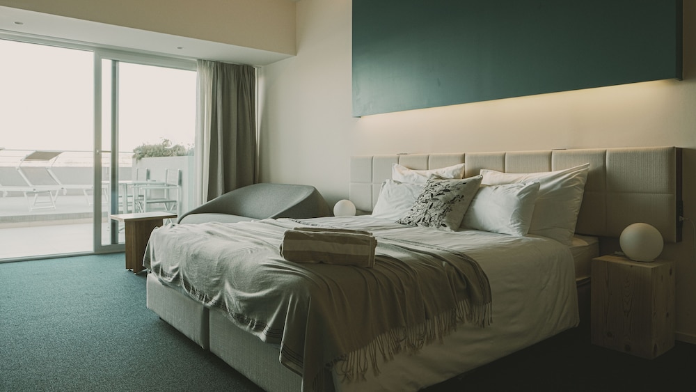 Hotel Split — Hotel rooms in Podstrana, Split-Dalmatia