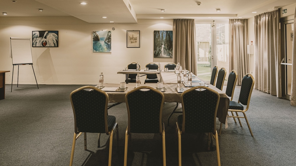 Hotel Split — Hotel building in Podstrana, Split-Dalmatia
