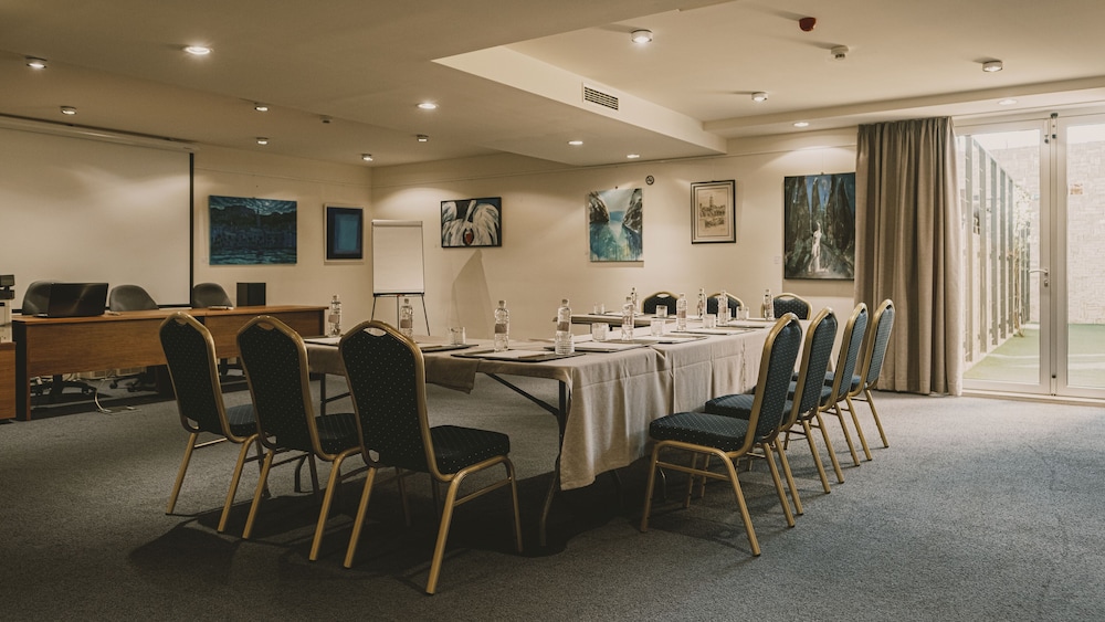 Hotel Split — Hotel building in Podstrana, Split-Dalmatia