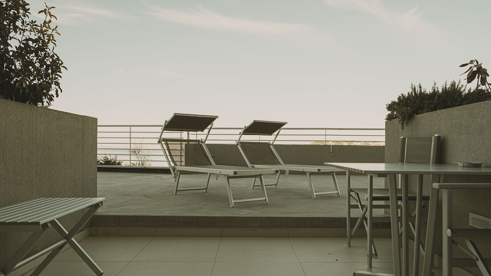Hotel Split — Hotel building in Podstrana, Split-Dalmatia