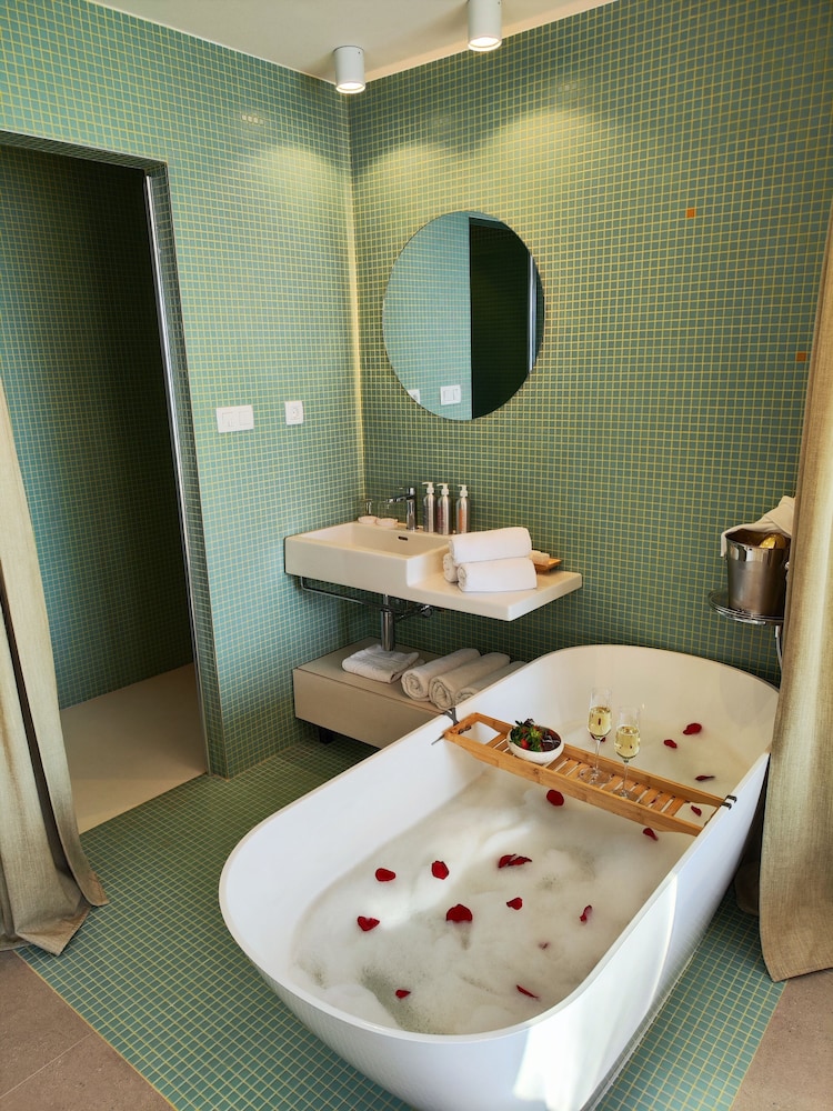 Hotel Split — Hotel rooms in Podstrana, Split-Dalmatia