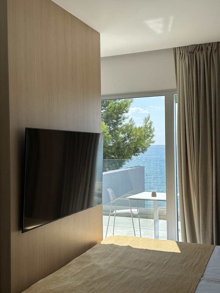 Hotel Split — Hotel rooms in Podstrana, Split-Dalmatia