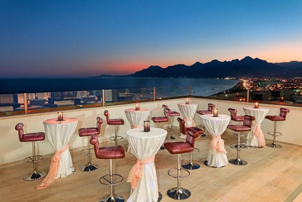 Özkaymak Falez Hotel — Restaurant & bars in Antalya