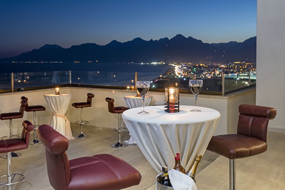 Özkaymak Falez Hotel — Restaurant & bars in Antalya