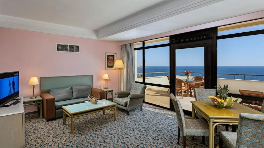 Özkaymak Falez Hotel — Hotel rooms in Antalya
