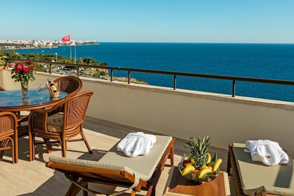 Özkaymak Falez Hotel — Hotel rooms in Antalya