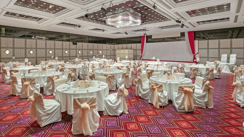 Özkaymak Falez Hotel — Hotel building in Antalya