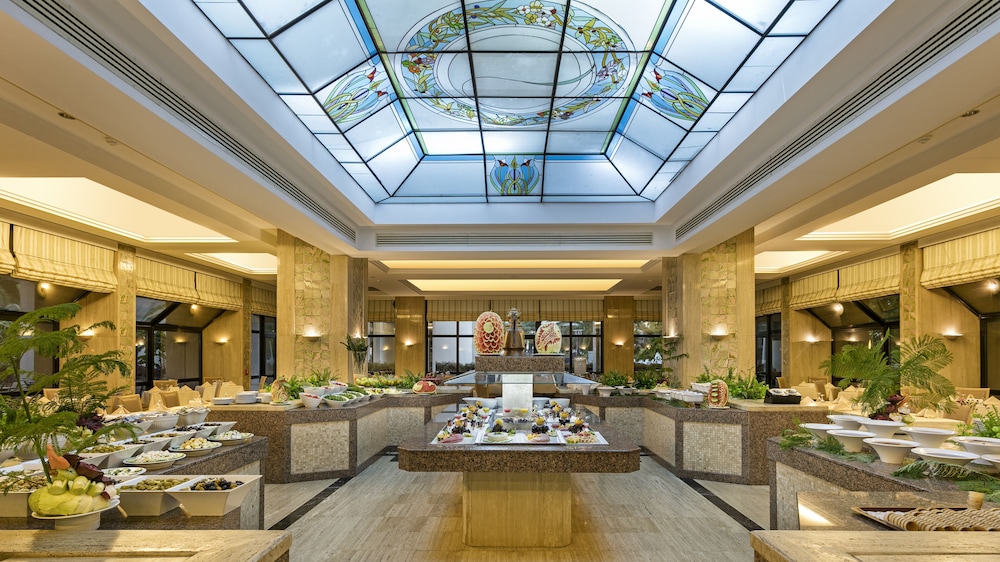 Özkaymak Falez Hotel — Restaurant & bars in Antalya