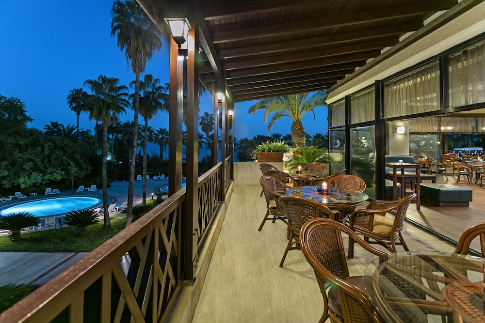 Özkaymak Falez Hotel — Restaurant & bars in Antalya
