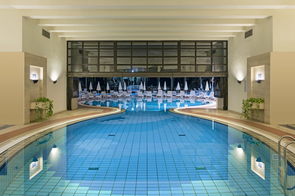 Özkaymak Falez Hotel — Swimming pool in Antalya