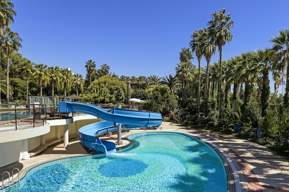 Özkaymak Falez Hotel — Swimming pool in Antalya