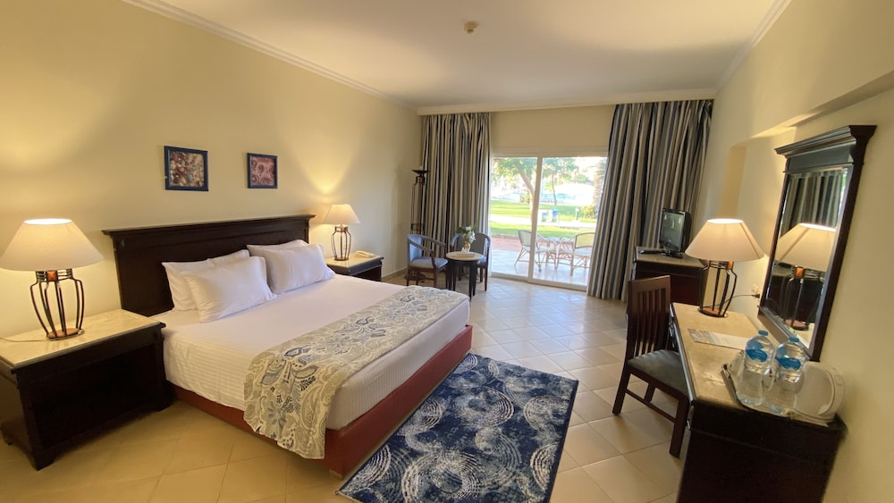 Amwaj Oyoun Resort & Casino — Hotel rooms in Sharm El Sheikh, Red Sea