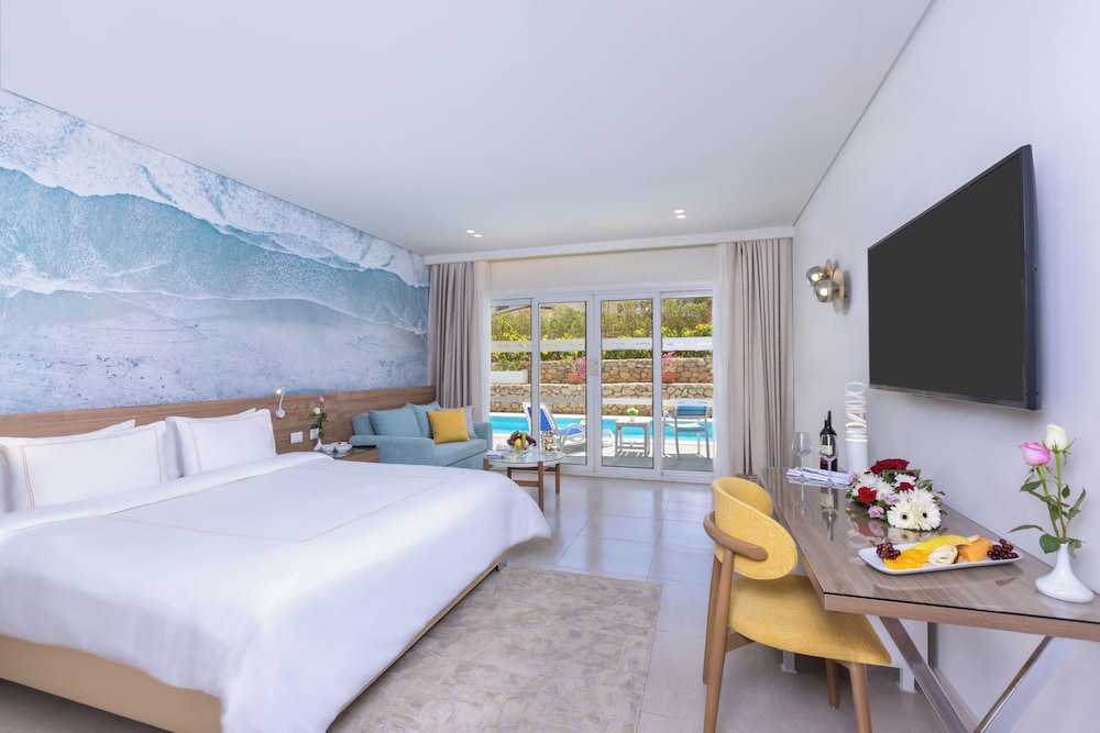 Amwaj Oyoun Resort & Casino — Hotel rooms in Sharm El Sheikh, Red Sea