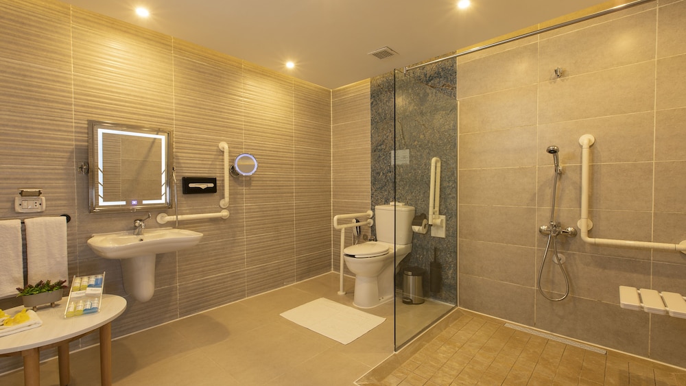 Amwaj Oyoun Resort & Casino — Hotel rooms in Sharm El Sheikh, Red Sea