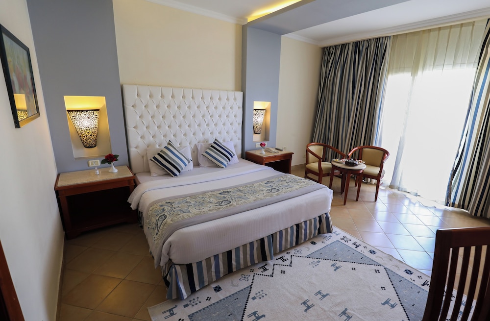 Amwaj Oyoun Resort & Casino — Hotel rooms in Sharm El Sheikh, Red Sea
