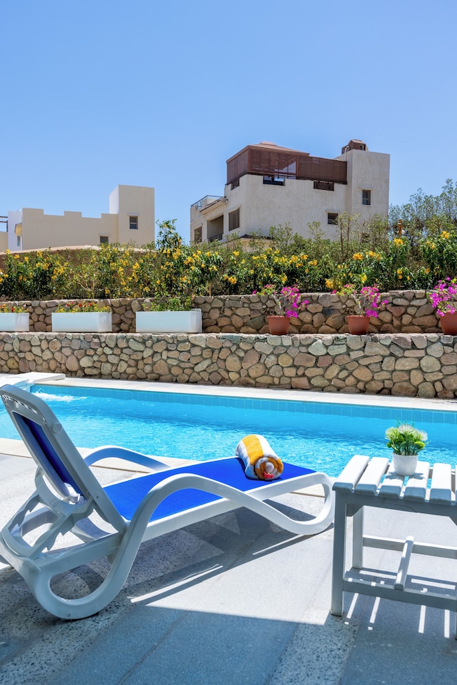 Amwaj Oyoun Resort & Casino — Swimming pool in Sharm El Sheikh, Red Sea