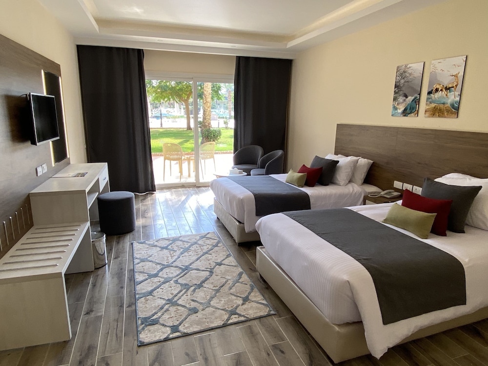 Amwaj Oyoun Resort & Casino — Hotel rooms in Sharm El Sheikh, Red Sea