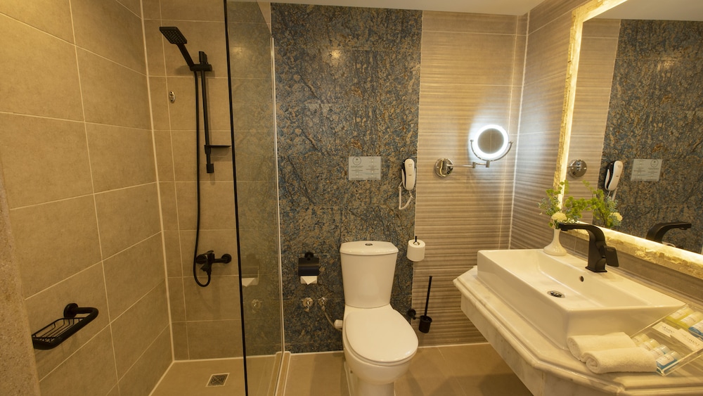 Amwaj Oyoun Resort & Casino — Hotel rooms in Sharm El Sheikh, Red Sea