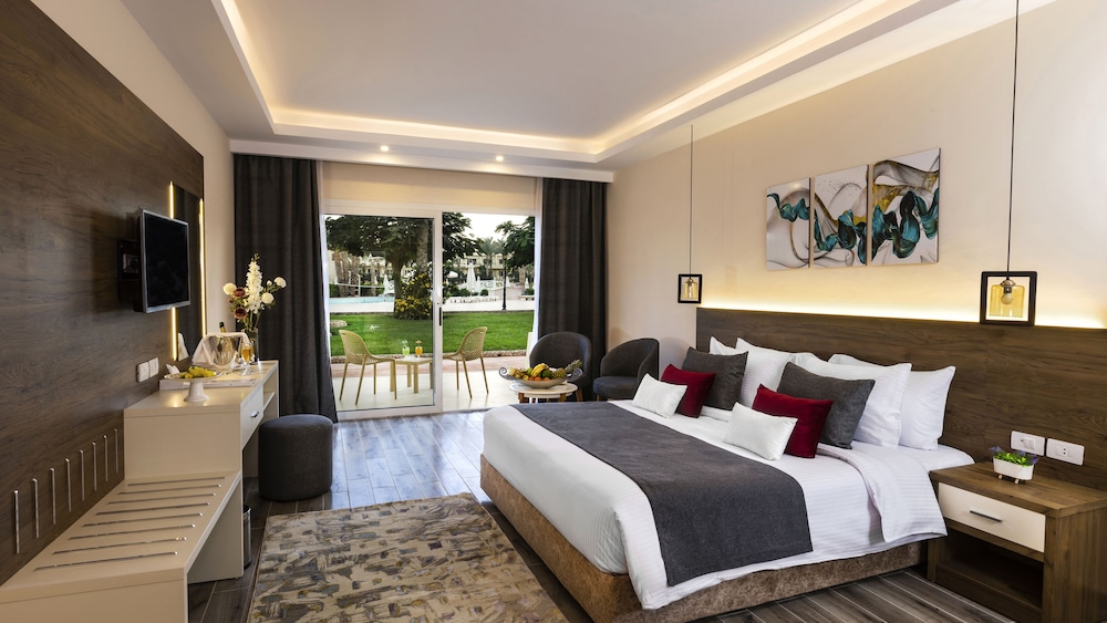 Amwaj Oyoun Resort & Casino — Hotel rooms in Sharm El Sheikh, Red Sea