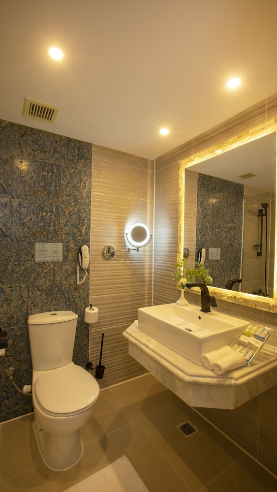 Amwaj Oyoun Resort & Casino — Hotel rooms in Sharm El Sheikh, Red Sea