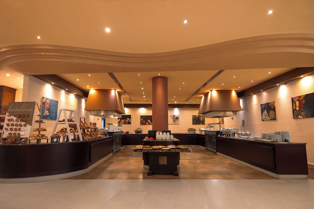 Amwaj Oyoun Resort & Casino — Restaurant & bars in Sharm El Sheikh, Red Sea