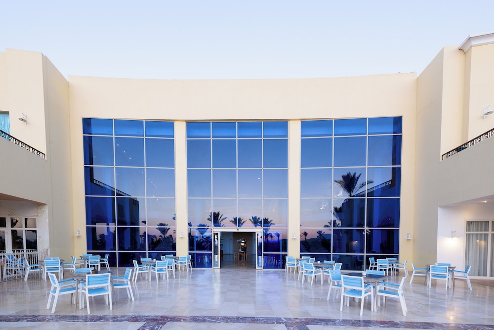 Amwaj Oyoun Resort & Casino — Hotel building in Sharm El Sheikh, Red Sea