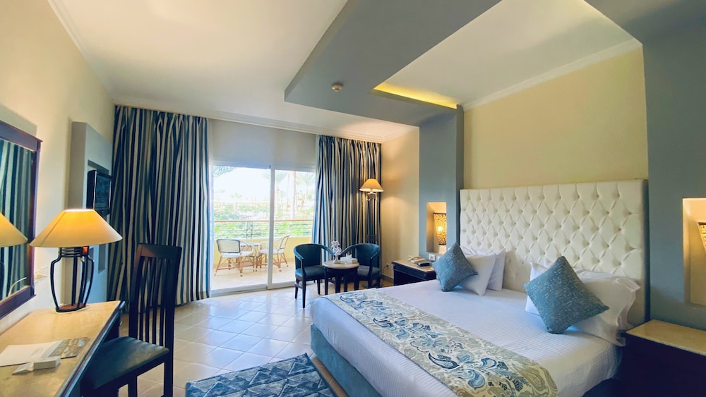 Amwaj Oyoun Resort & Casino — Hotel rooms in Sharm El Sheikh, Red Sea