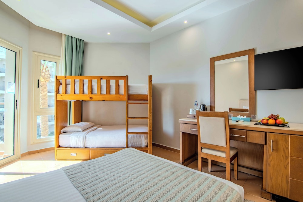 SUNRISE Aqua Joy Resort - All inclusive — Hotel rooms in Hurghada, Red Sea