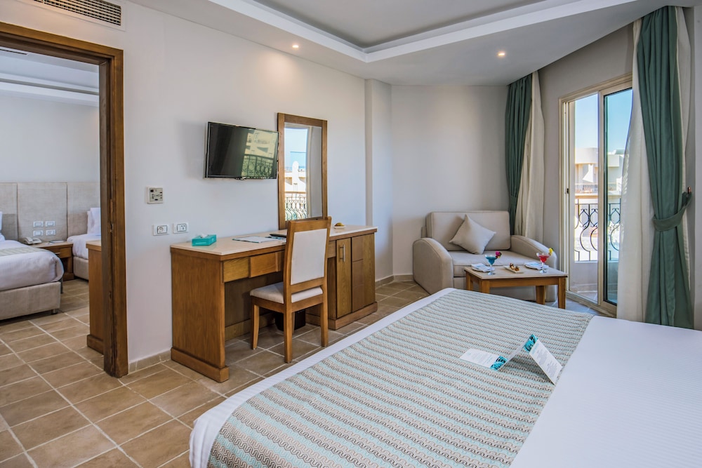SUNRISE Aqua Joy Resort - All inclusive — Hotel rooms in Hurghada, Red Sea