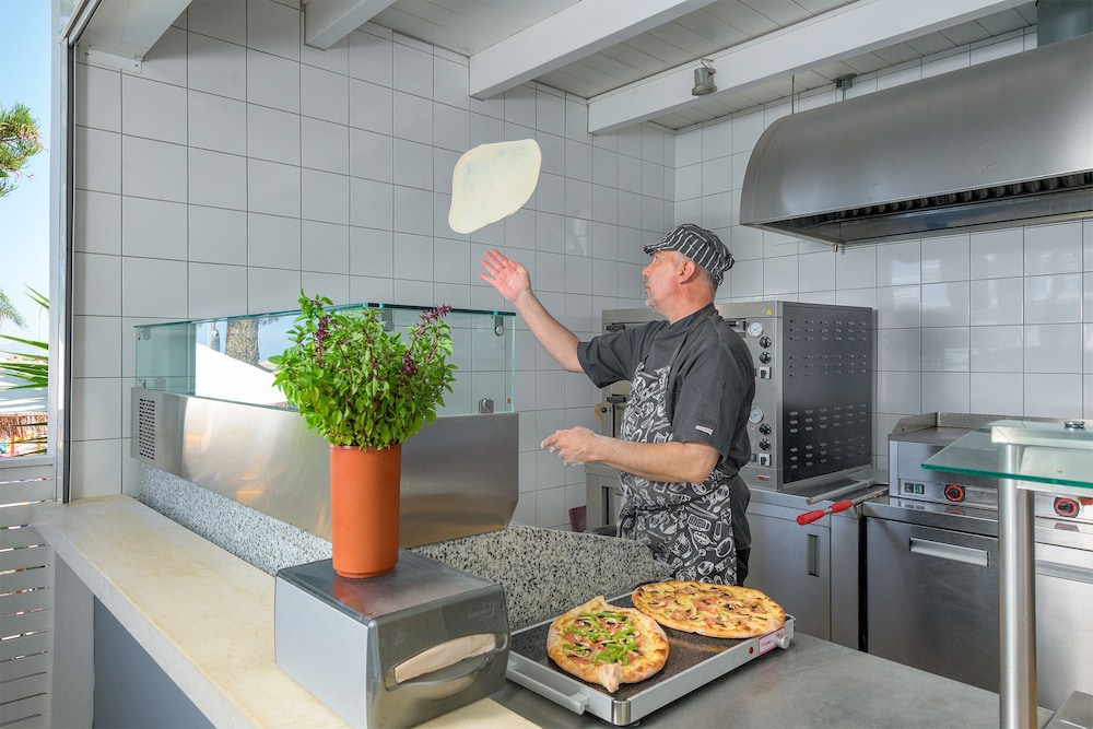 Oceanis Hotel — Restaurant & bars in Rhodes Town, South Aegean