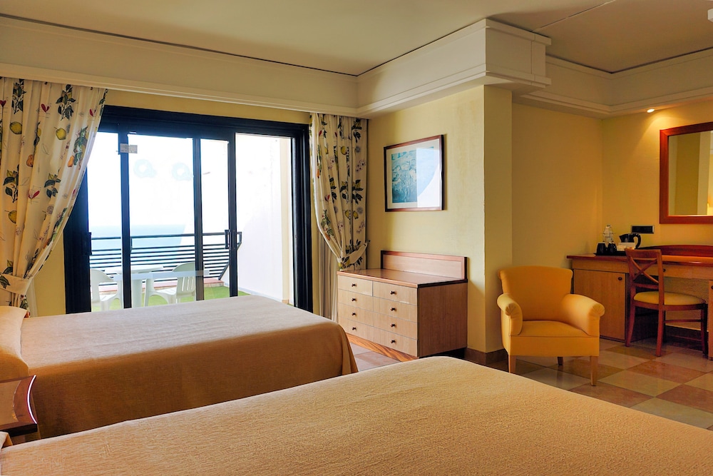 SBH Crystal Beach Hotel & Suites - Adults Only — Hotel rooms in Costa Calma, Canary Islands