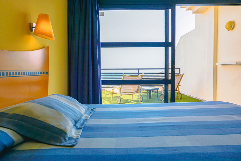 SBH Crystal Beach Hotel & Suites - Adults Only — Hotel rooms in Costa Calma, Canary Islands