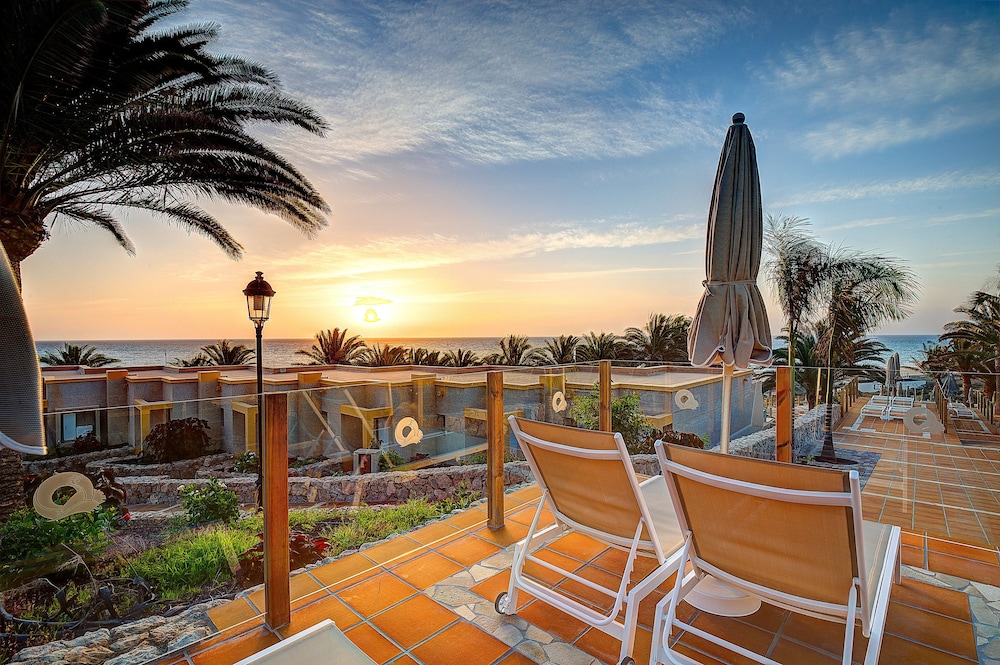 SBH Monica Beach Hotel — Hotel building in Costa Calma, Canary Islands