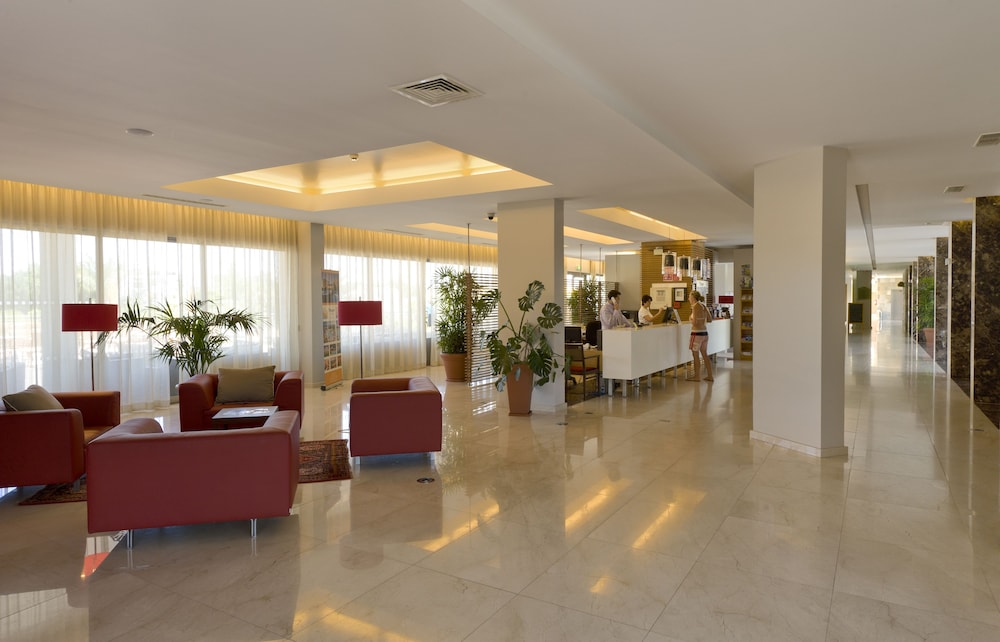 Alfagar Aparthotel — Hotel building in Albufeira, Faro