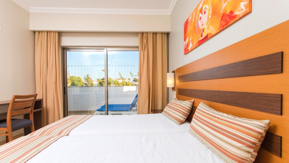 Alfagar Aparthotel — Hotel rooms in Albufeira, Faro