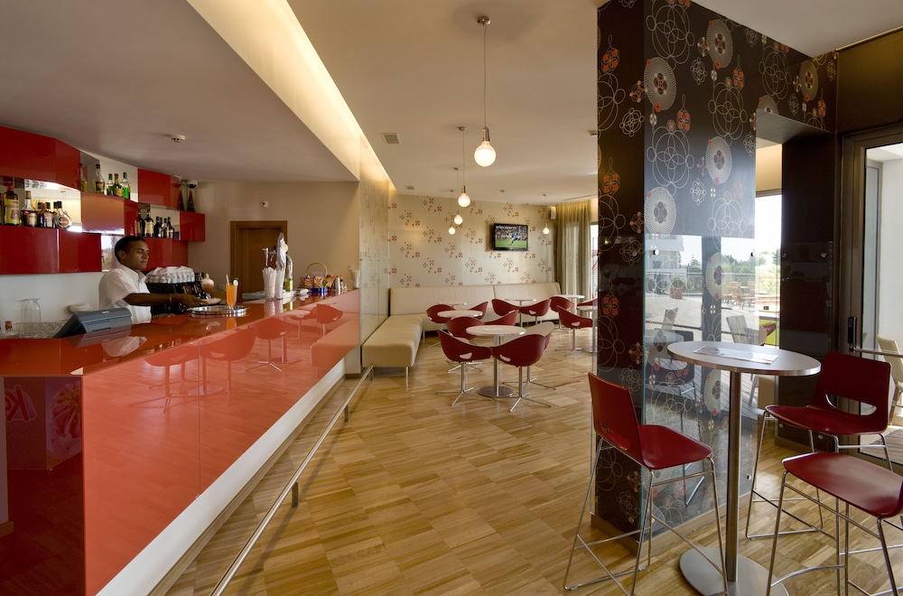 Alfagar Aparthotel — Restaurant & bars in Albufeira, Faro